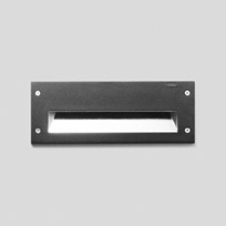 Recessed wall with slotted faceplate