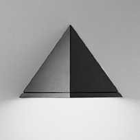 Surface wall with shielded light source Surface wall with shielded light source